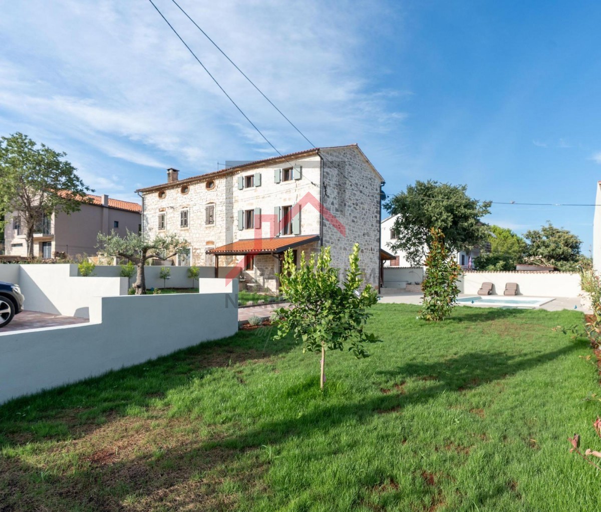 Istra, območje Poreča - Elegantna kamnita hiša z bazenom, zasebnostjo in vrhunsko dekoracijo