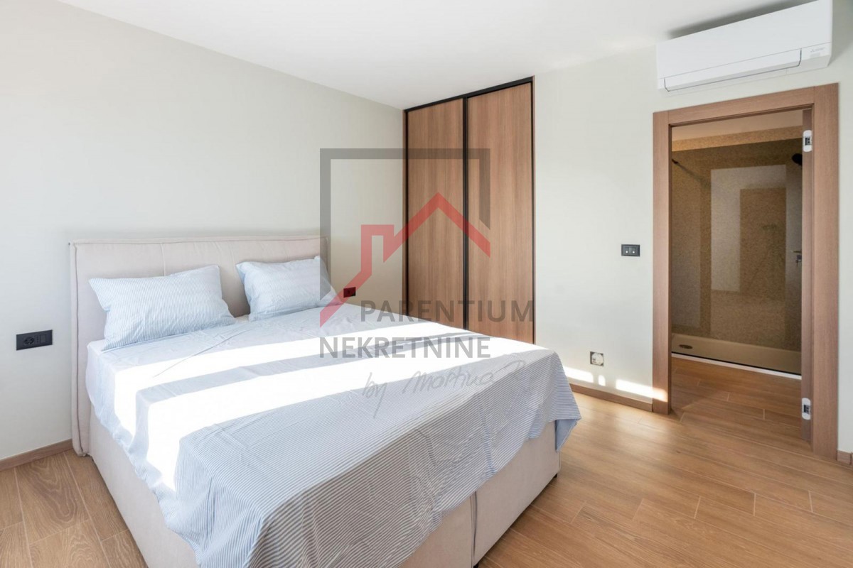 Istra, območje Poreča - Elegantna kamnita hiša z bazenom, zasebnostjo in vrhunsko dekoracijo