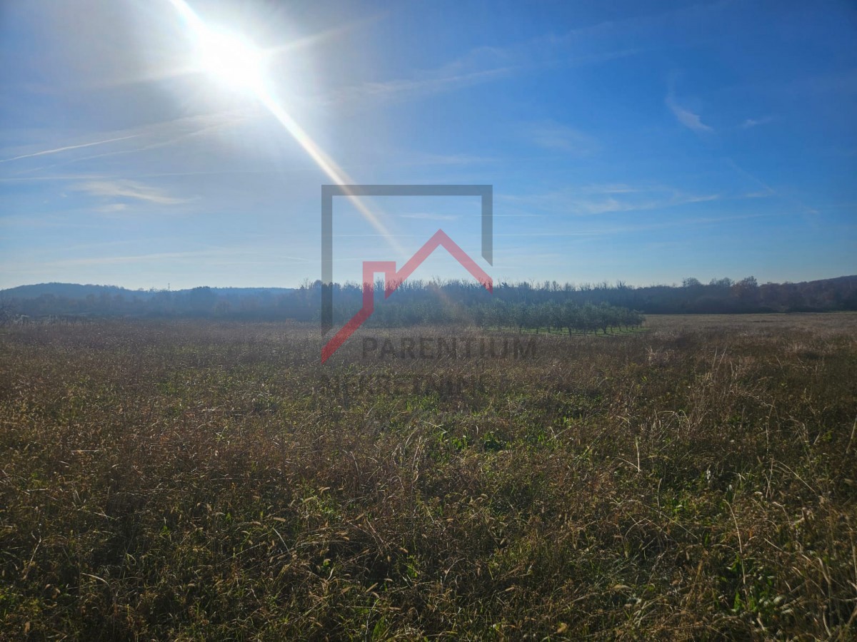 Gradbeno zemljišče na mirni lokaciji s čudovitim pogledom na naravo!!!