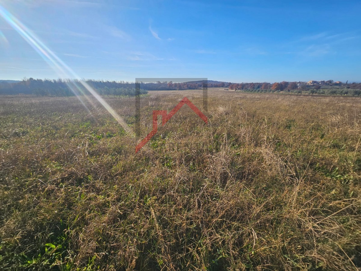 Gradbeno zemljišče na mirni lokaciji s čudovitim pogledom na naravo!!!