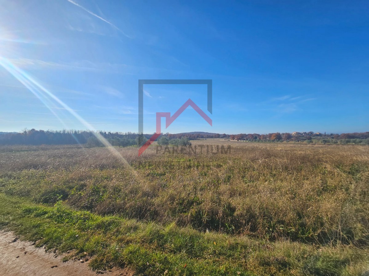 Gradbeno zemljišče na mirni lokaciji s čudovitim pogledom na naravo!!!