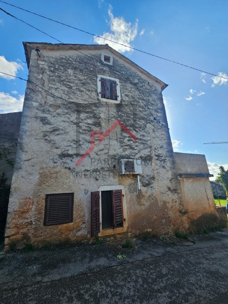 Steinhaus zur Renovierung – mit Meerblick
