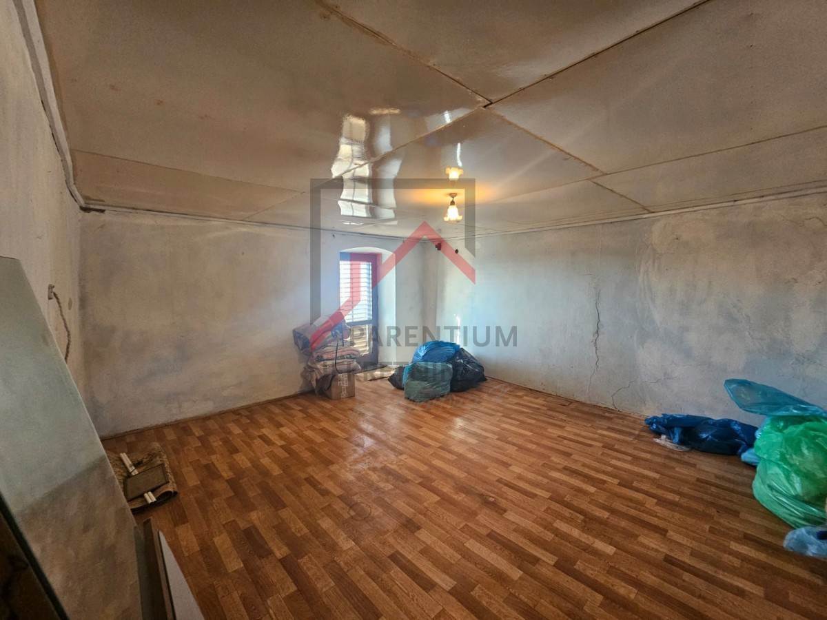 Steinhaus zur Renovierung – mit Meerblick