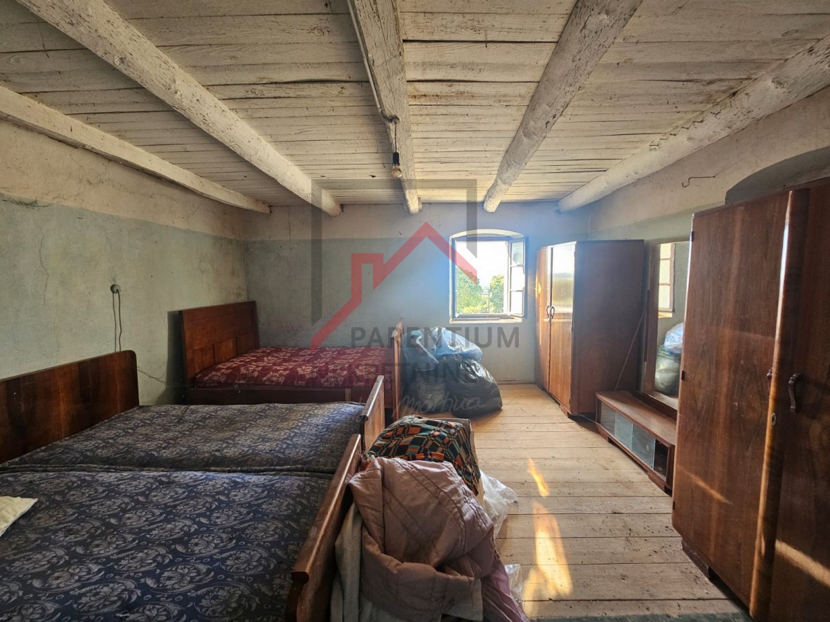 Steinhaus zur Renovierung – mit Meerblick