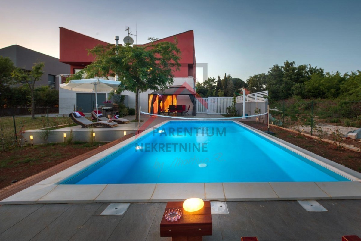 Istra, Poreč - Stanovanje v pritličju z bazenom 3 km od morja