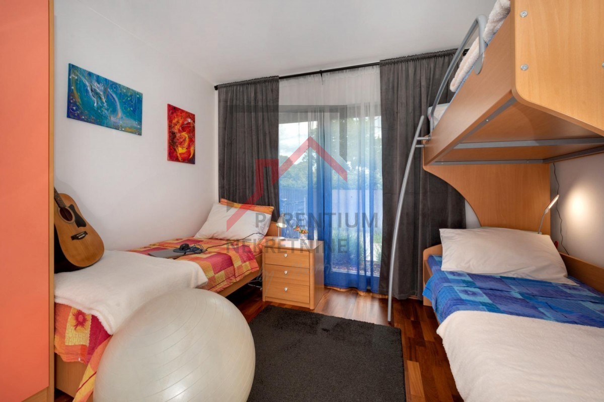 Istra, Poreč - Stanovanje v pritličju z bazenom 3 km od morja