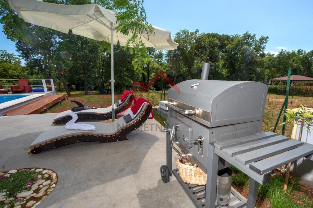 Istra, Poreč - Stanovanje v pritličju z bazenom 3 km od morja