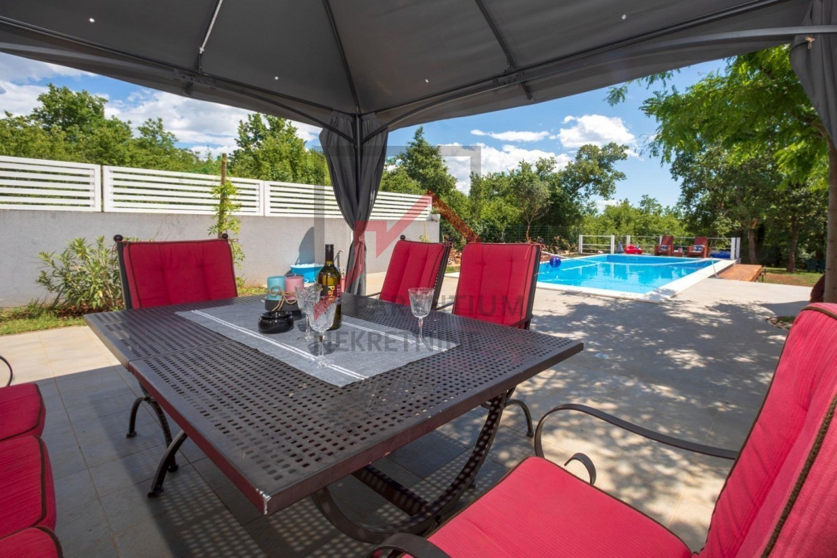 Istra, Poreč - Stanovanje v pritličju z bazenom 3 km od morja