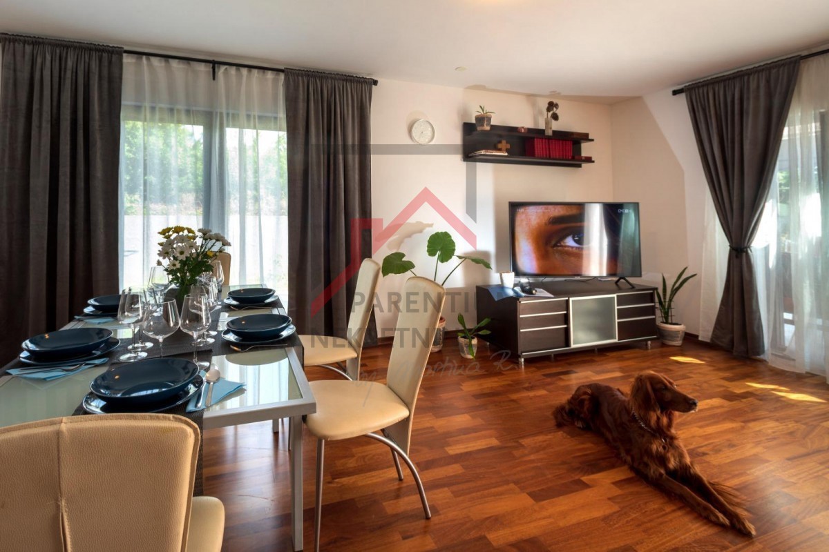 Istra, Poreč - Stanovanje v pritličju z bazenom 3 km od morja