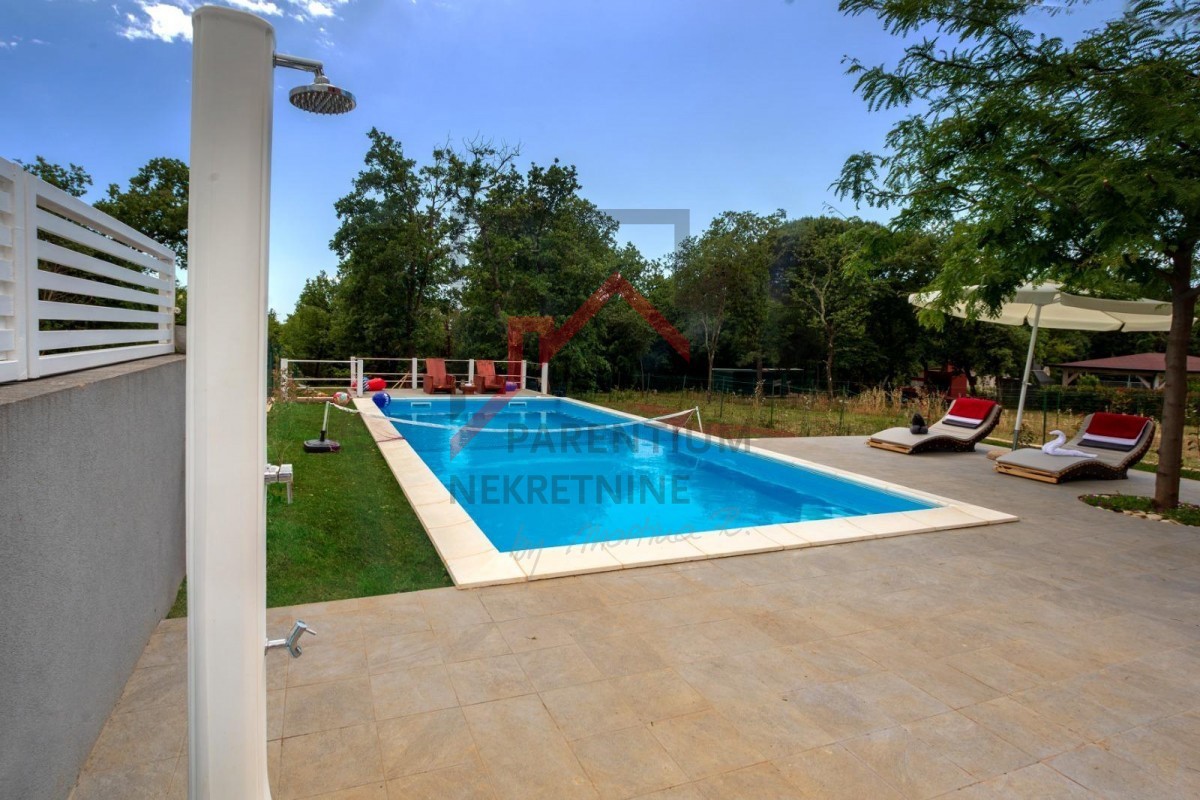 Istra, Poreč - Stanovanje v pritličju z bazenom 3 km od morja