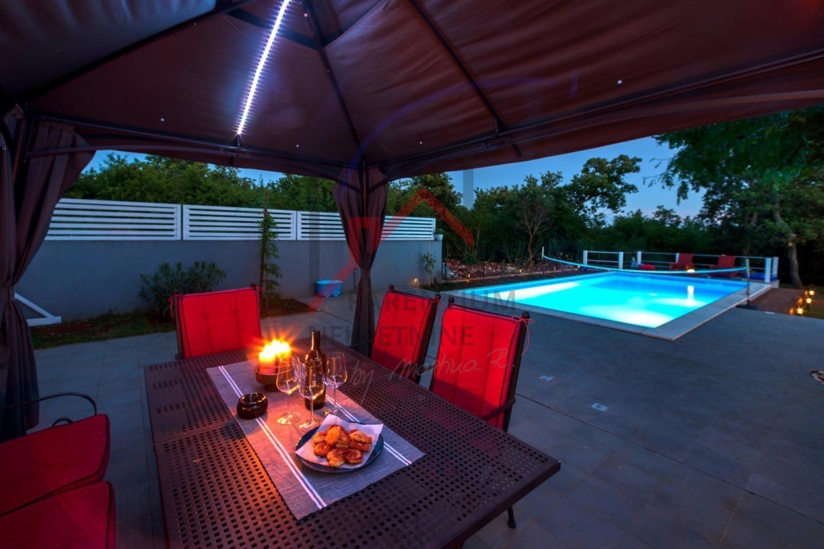 Istra, Poreč - Stanovanje v pritličju z bazenom 3 km od morja