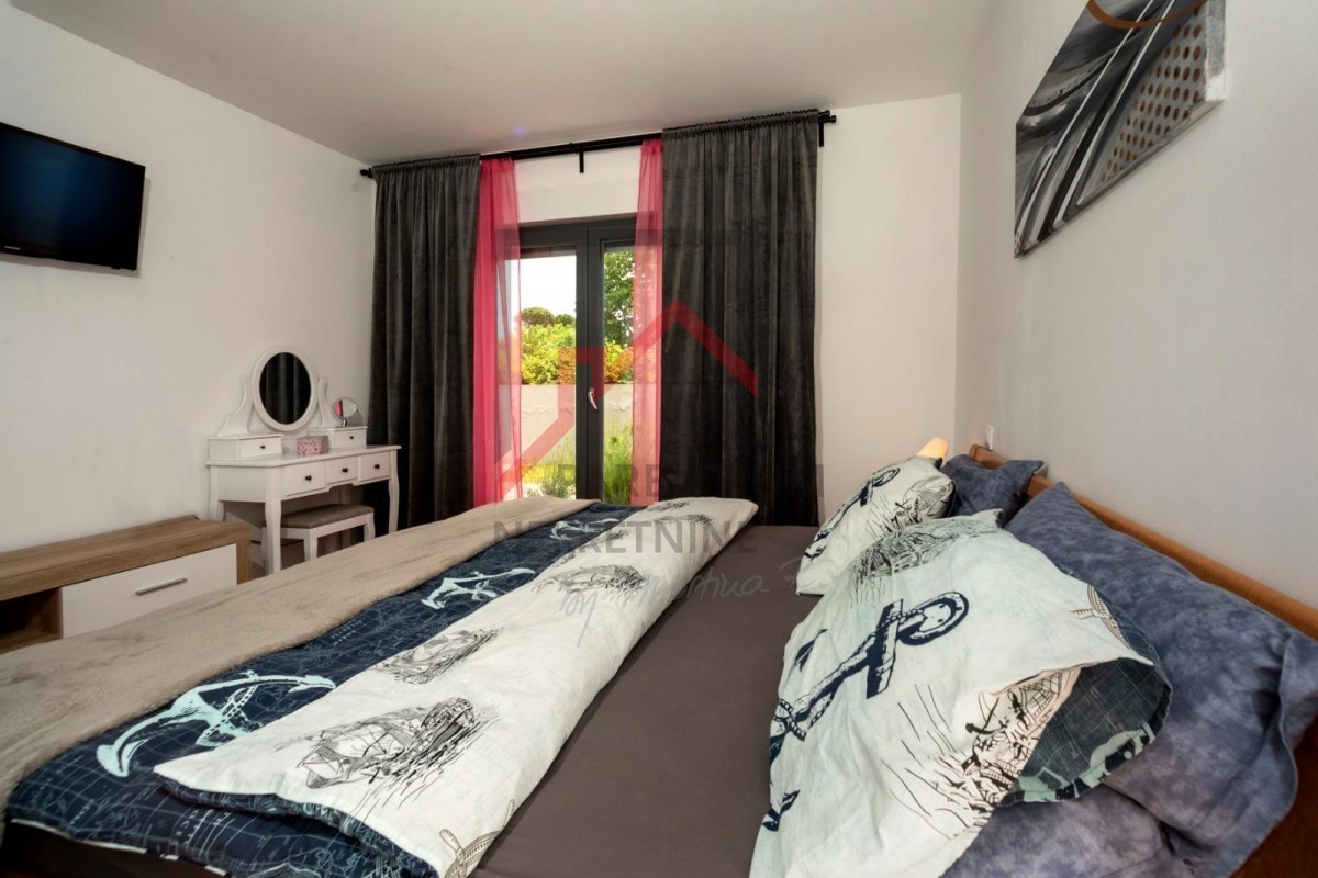 Istra, Poreč - Stanovanje v pritličju z bazenom 3 km od morja