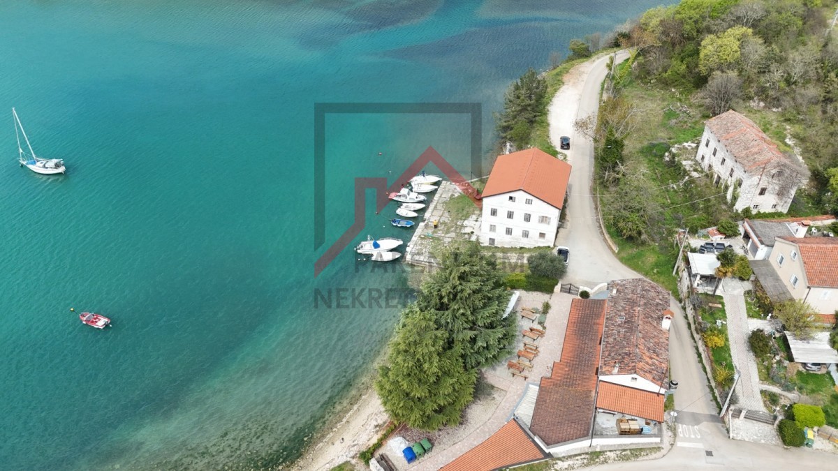 Hiša prva vrsta ob morju v Istri!