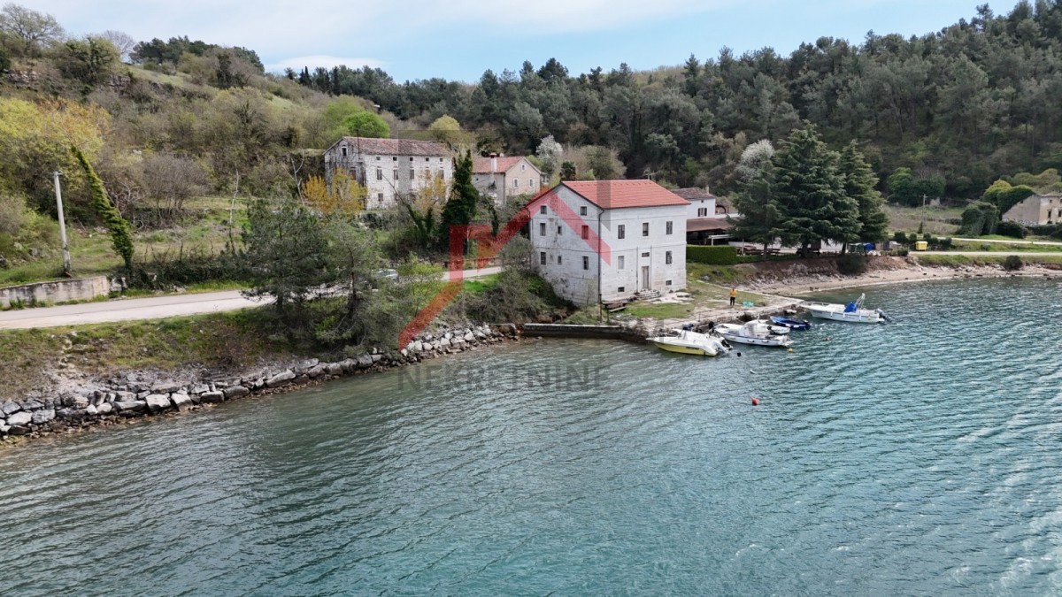 Hiša prva vrsta ob morju v Istri!