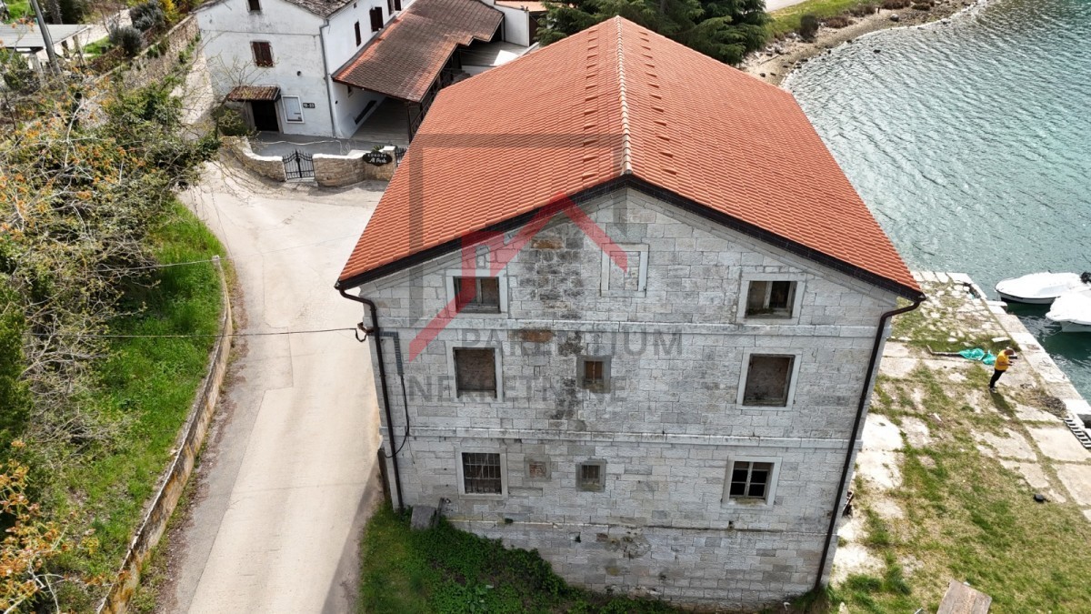 Hiša prva vrsta ob morju v Istri!