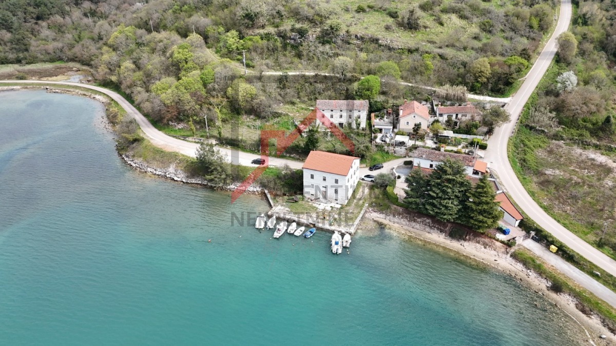 Hiša prva vrsta ob morju v Istri!