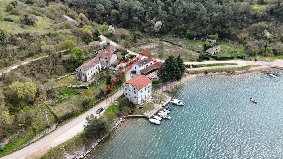 Hiša prva vrsta ob morju v Istri!