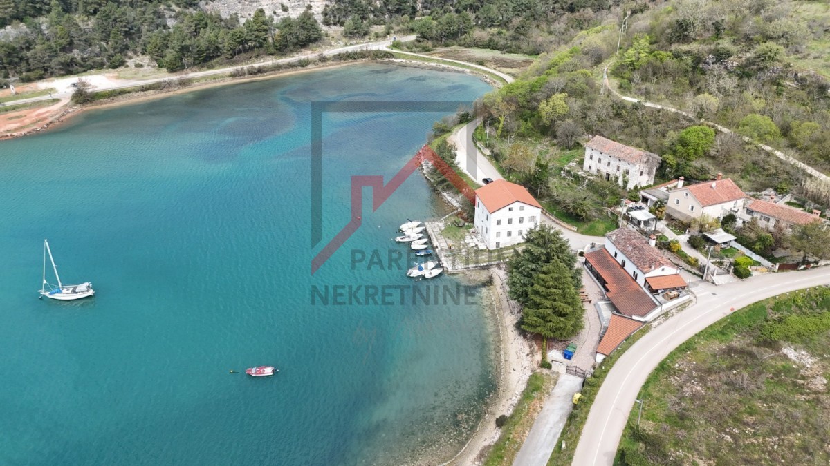 Hiša prva vrsta ob morju v Istri!