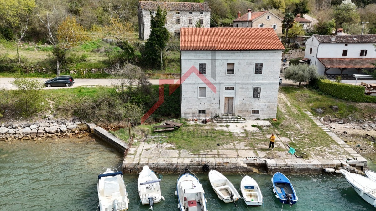 Hiša prva vrsta ob morju v Istri!