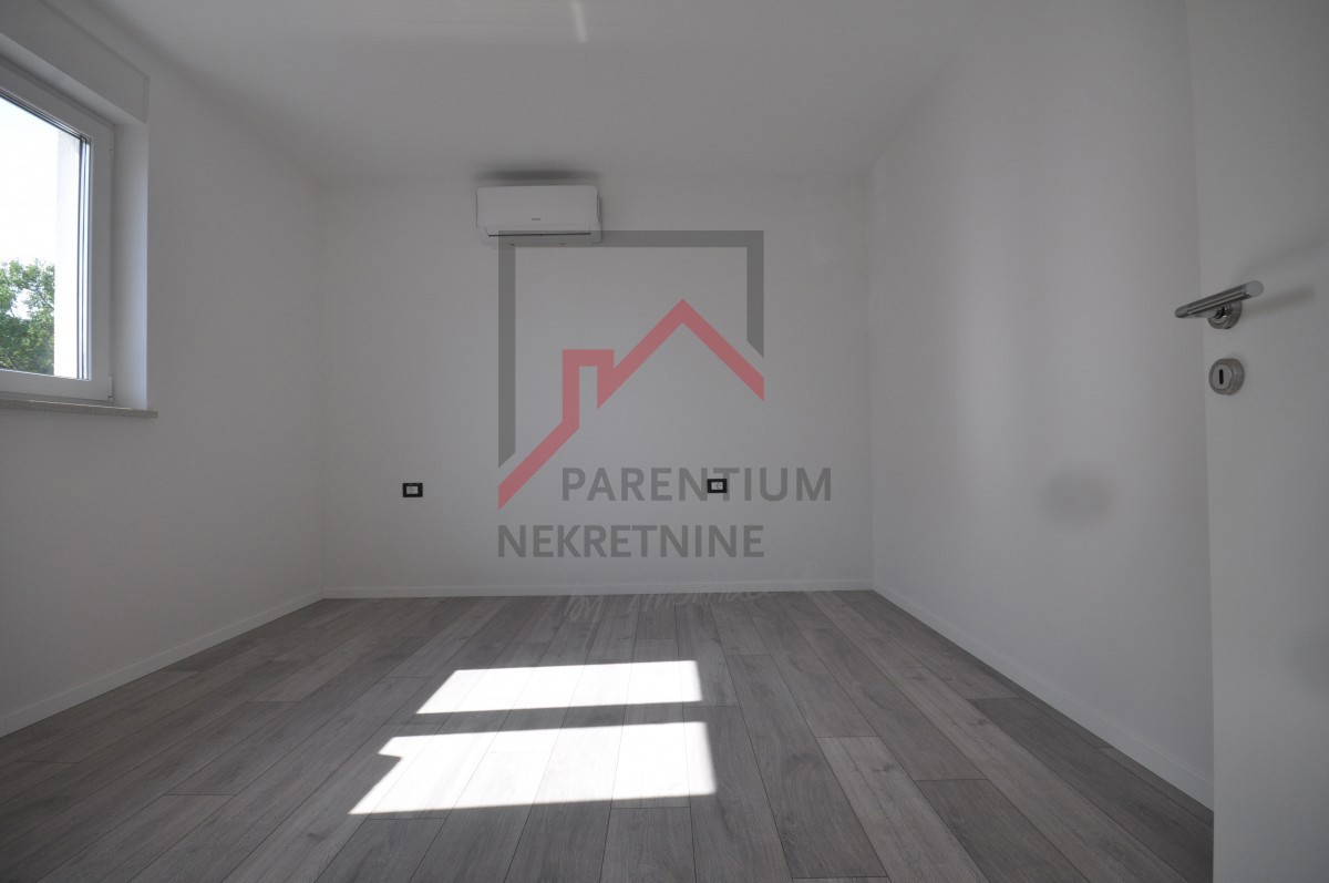 Istra, Poreč - Prostorno stanovanje, pritličje - novogradnja - vrt 180 m2