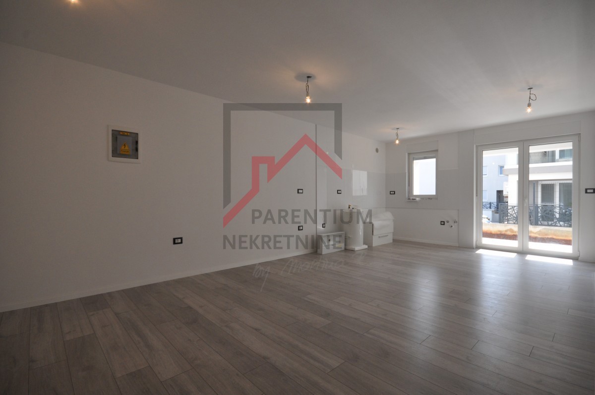 Istra, Poreč - Prostorno stanovanje, pritličje - novogradnja - vrt 180 m2