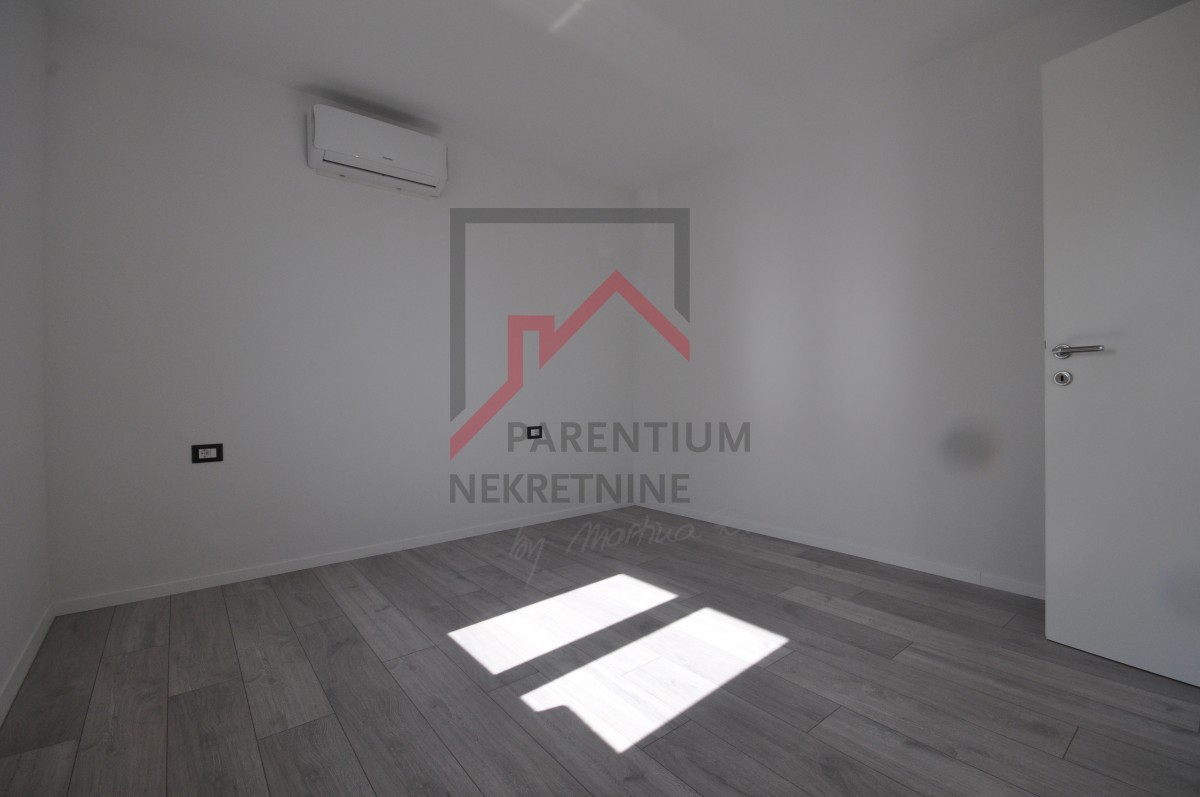 Istra, Poreč - Prostorno stanovanje, pritličje - novogradnja - vrt 180 m2