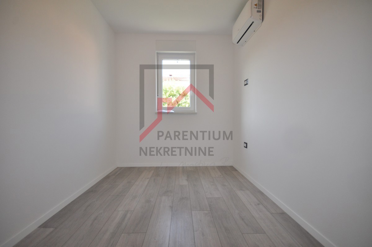 Istra, Poreč - Prostorno stanovanje, pritličje - novogradnja - vrt 180 m2