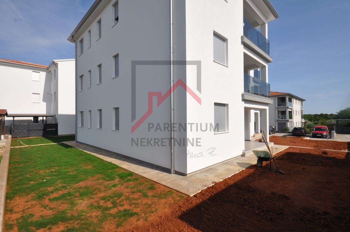 Istra, Poreč - Prostorno stanovanje, pritličje - novogradnja - vrt 180 m2