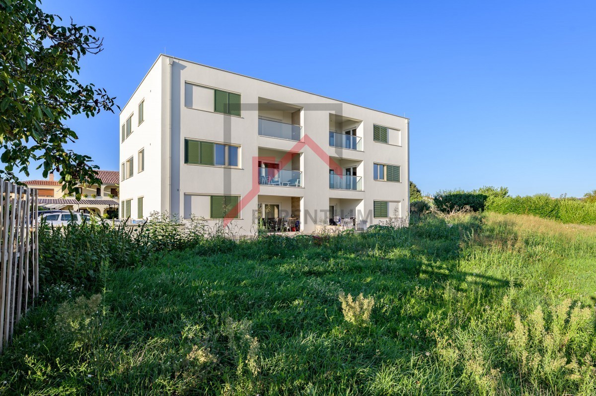 Poreč - trisobno stanovanje, opremljeno in blizu morja