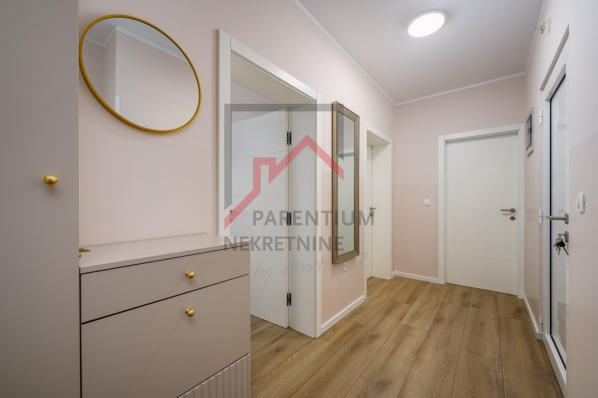 Poreč - trisobno stanovanje, opremljeno in blizu morja