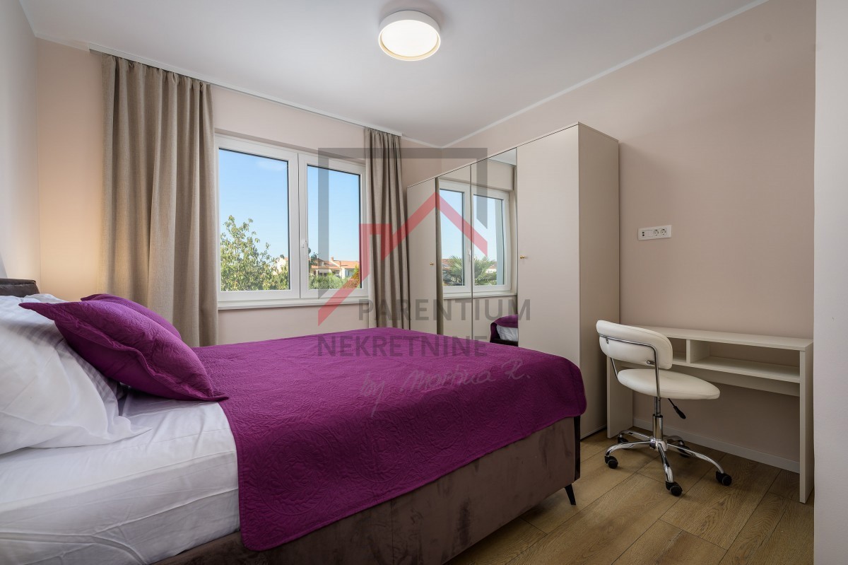 Poreč - trisobno stanovanje, opremljeno in blizu morja