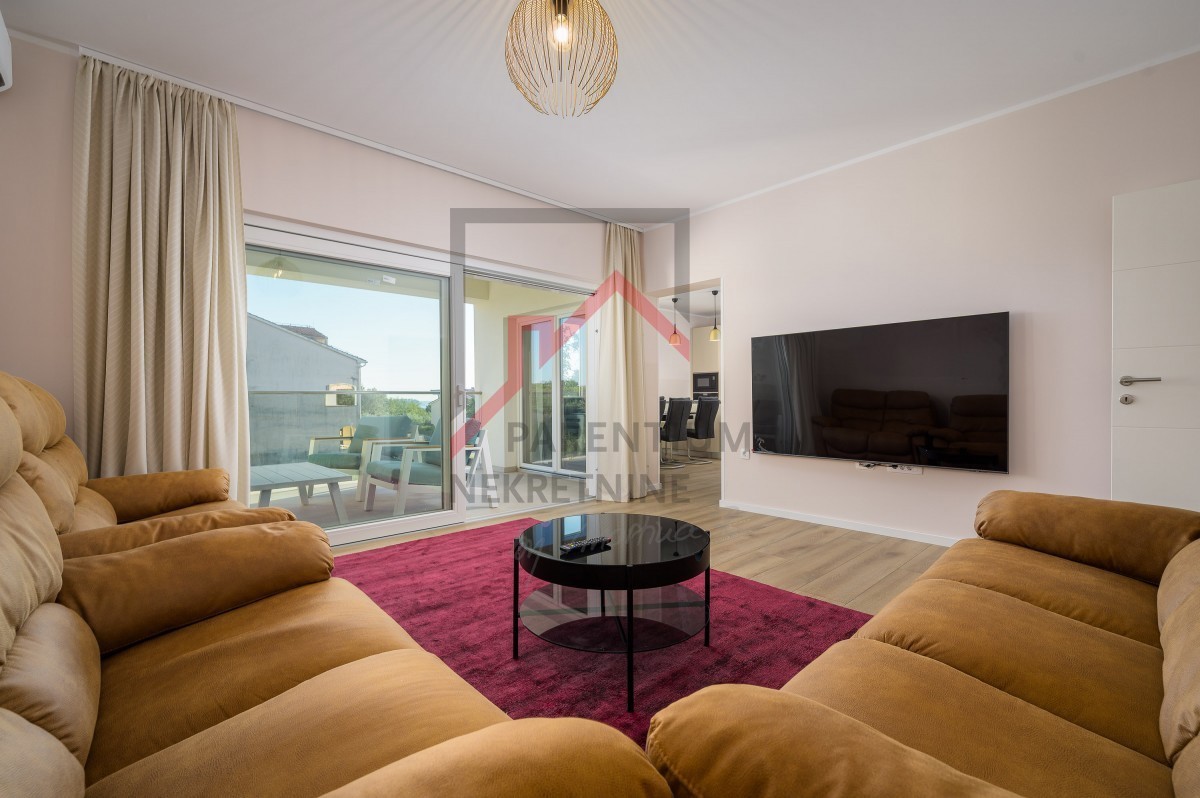 Poreč - trisobno stanovanje, opremljeno in blizu morja