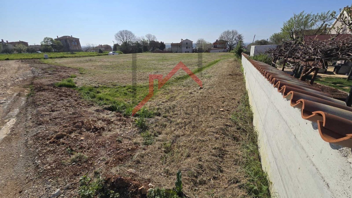 Istra, območje Poreča - Rajsko zemljišče za vašo naložbo - 1473 m2 gradbenega potenciala