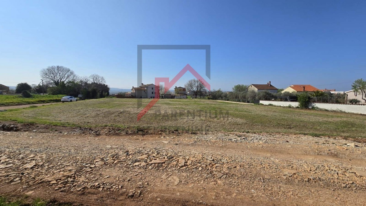 Istra, območje Poreča - Rajsko zemljišče za vašo naložbo - 1473 m2 gradbenega potenciala