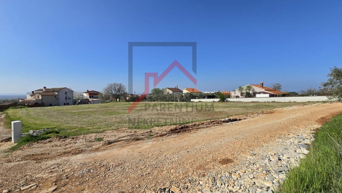 Istra, območje Poreča - Rajsko zemljišče za vašo naložbo - 1473 m2 gradbenega potenciala
