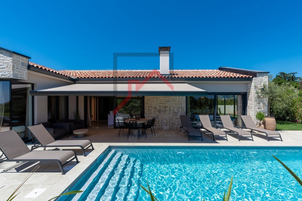 Istra, območje Poreča - Moderna enonadstropna vila, tri spalnice, ogrevan bazen, urejen vrt, parkirišče