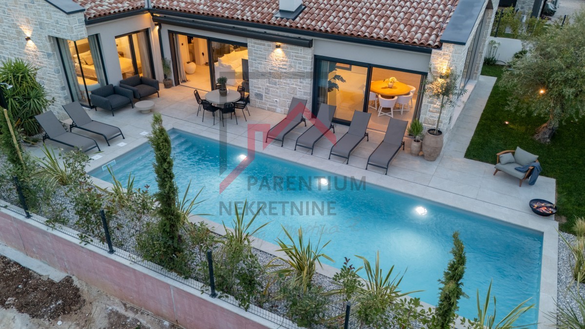 Istra, območje Poreča - Moderna enonadstropna vila, tri spalnice, ogrevan bazen, urejen vrt, parkirišče