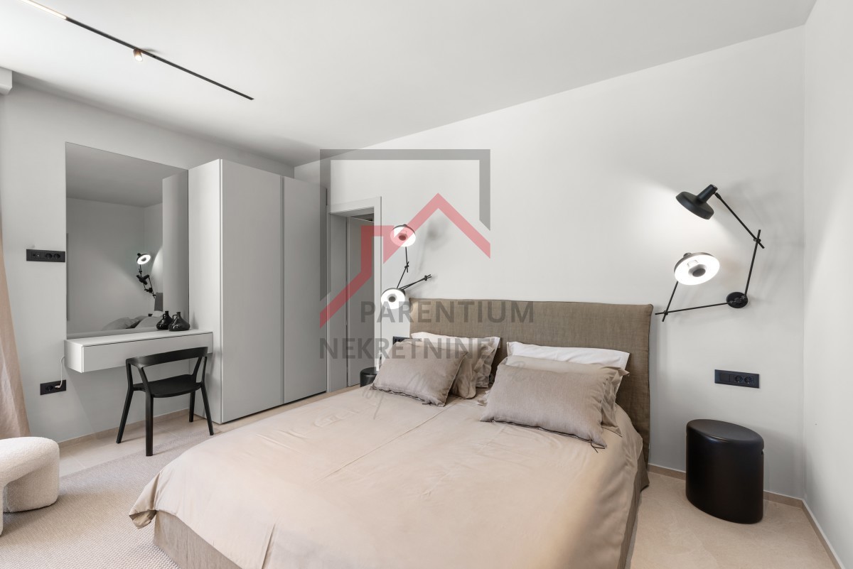 Istra, območje Poreča - Moderna enonadstropna vila, tri spalnice, ogrevan bazen, urejen vrt, parkirišče