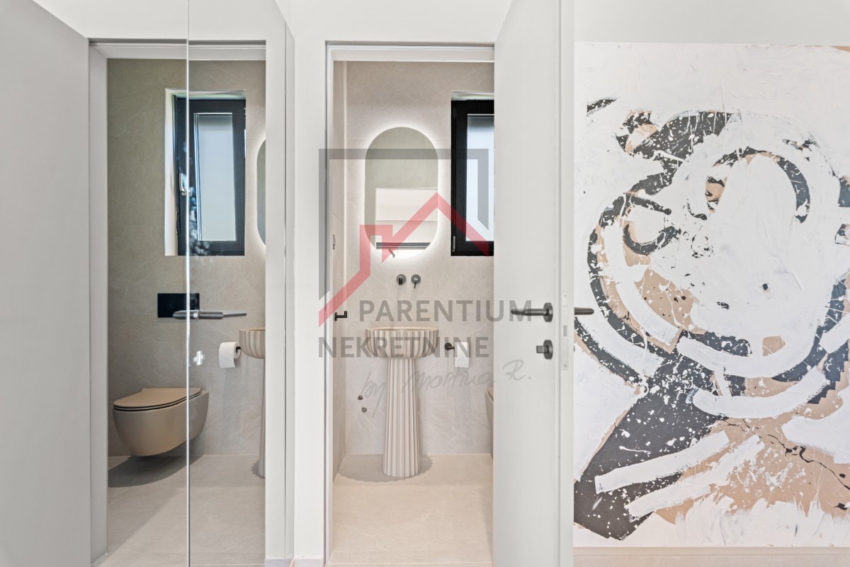 Istra, območje Poreča - Moderna enonadstropna vila, tri spalnice, ogrevan bazen, urejen vrt, parkirišče