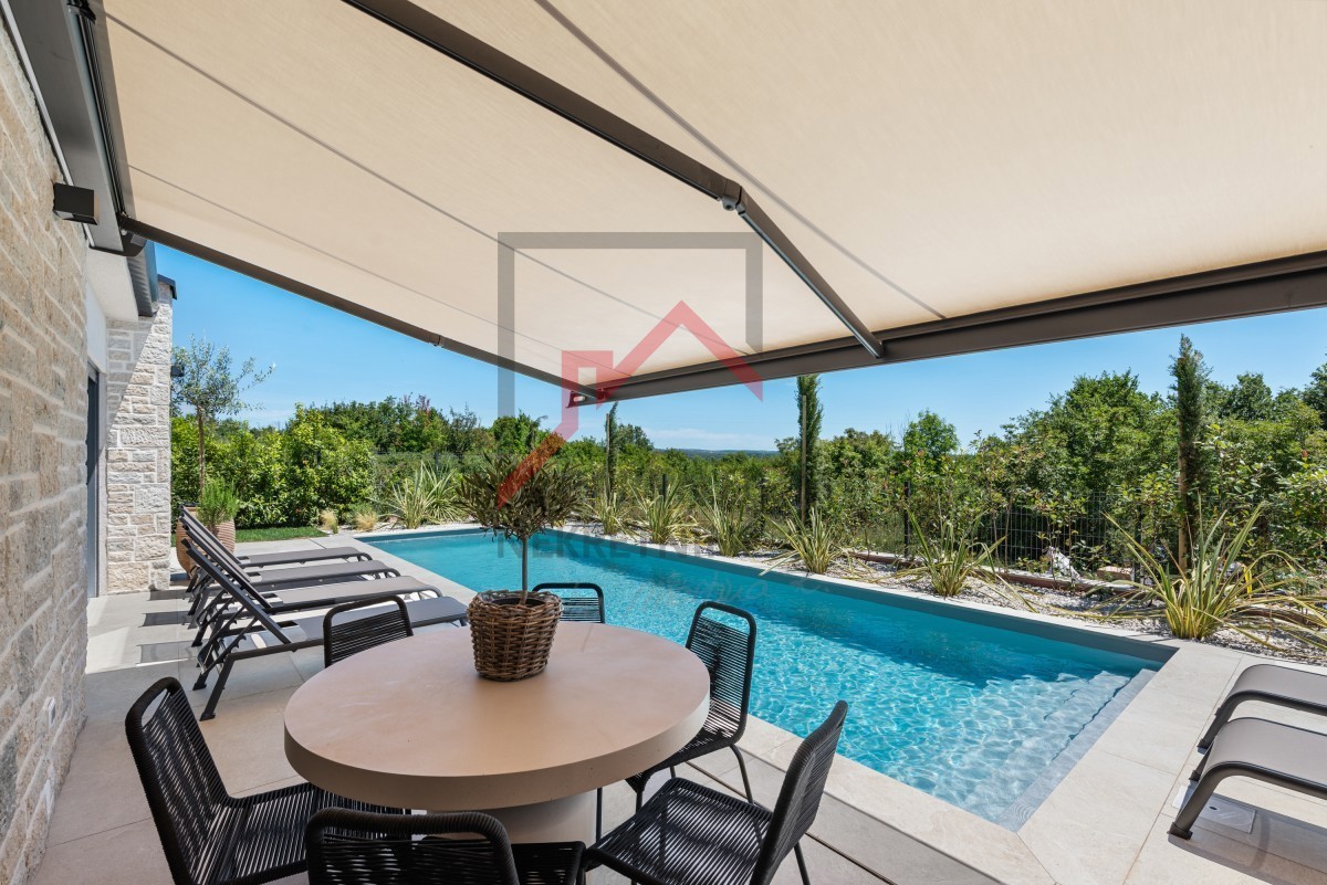 Istra, območje Poreča - Moderna enonadstropna vila, tri spalnice, ogrevan bazen, urejen vrt, parkirišče