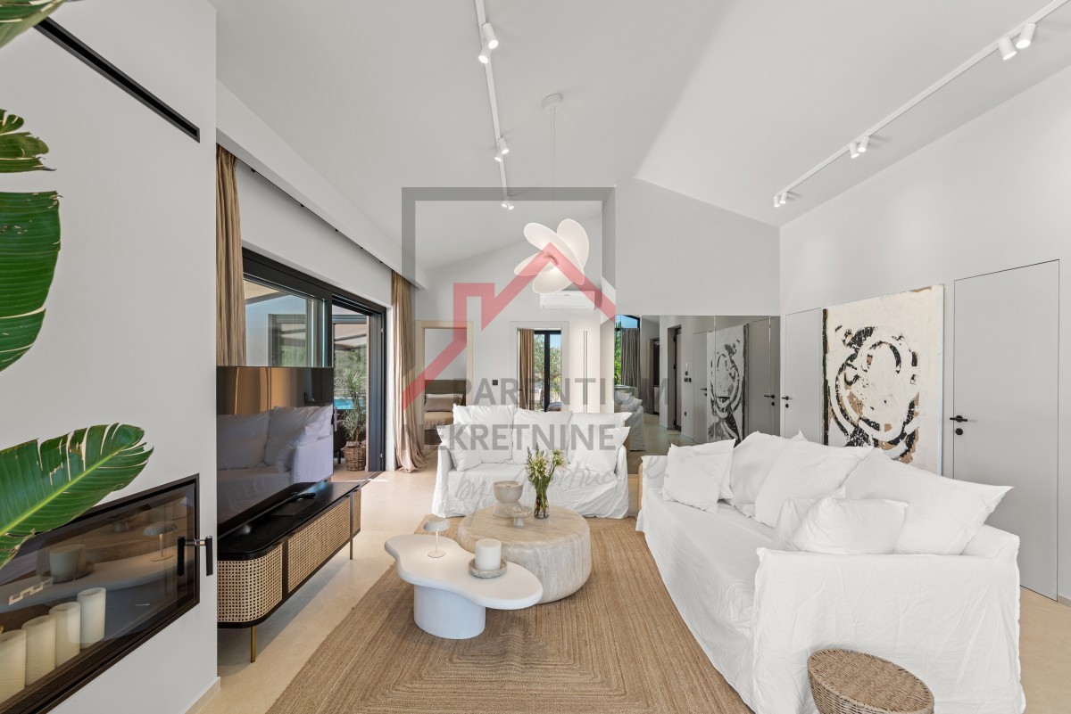 Istra, območje Poreča - Moderna enonadstropna vila, tri spalnice, ogrevan bazen, urejen vrt, parkirišče