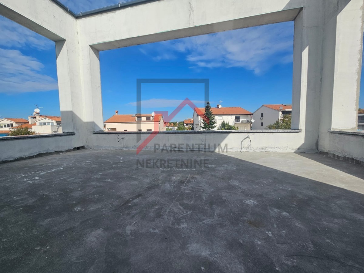 Poreč, čudovit penthouse s pogledom na morje!