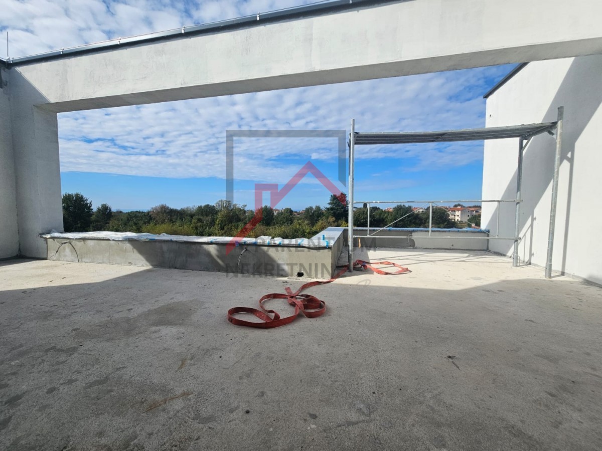 Poreč, čudovit penthouse s pogledom na morje!