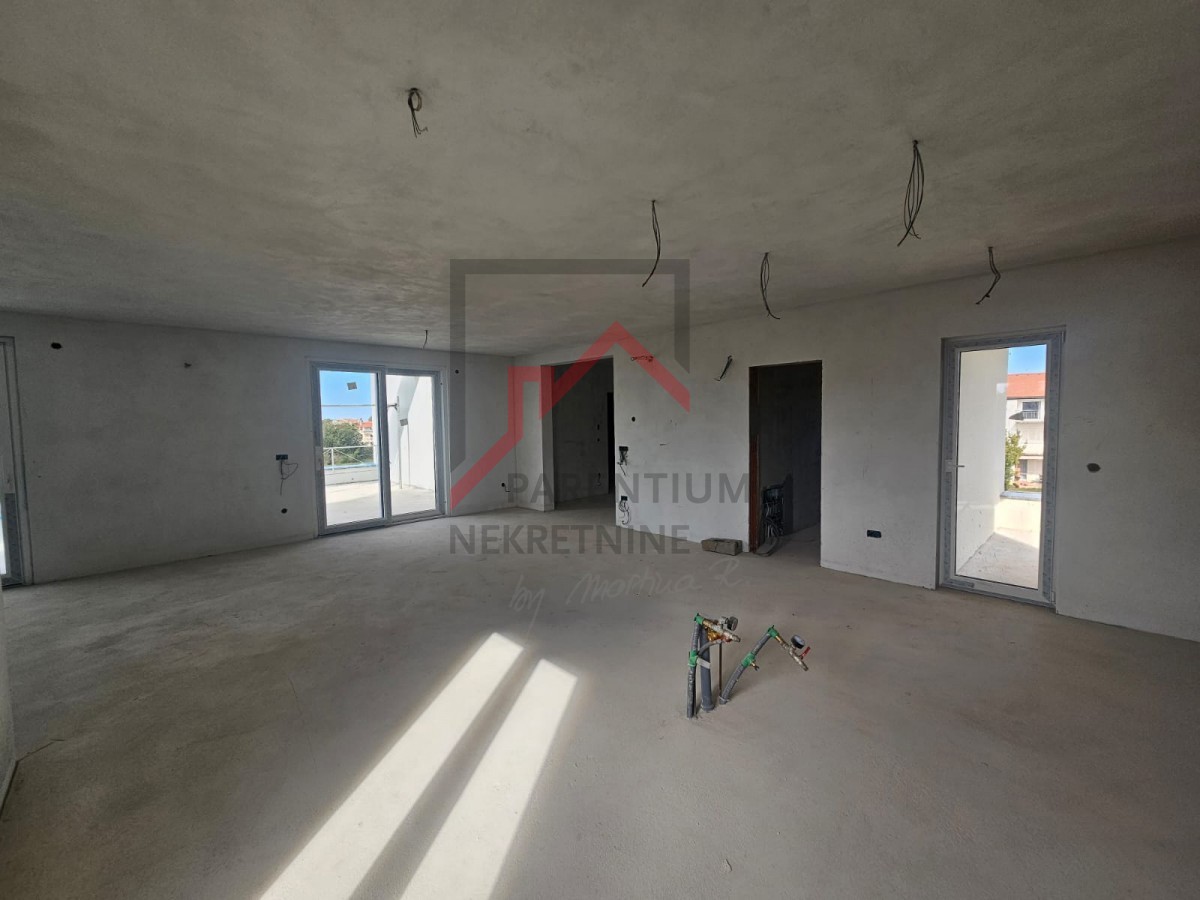 Poreč, čudovit penthouse s pogledom na morje!