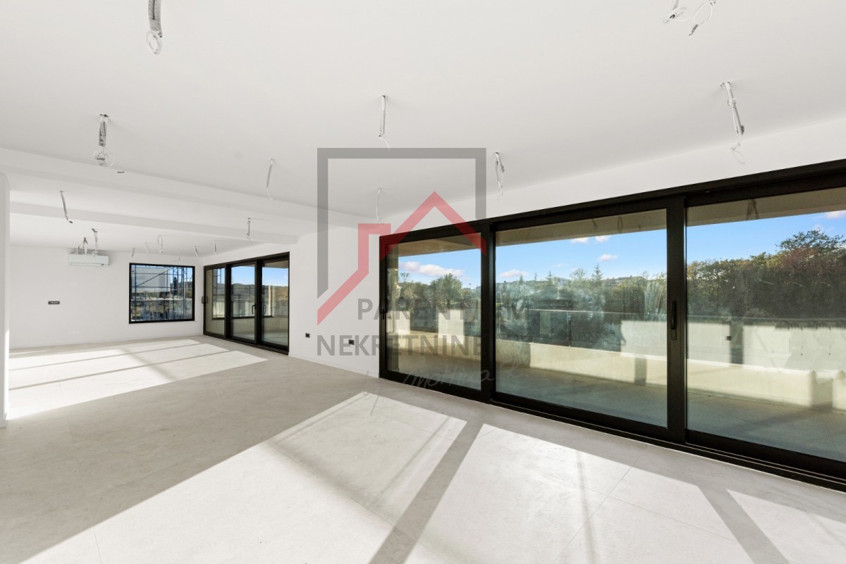 Istra, Poreč - Luksuzni penthouse v drugem nadstropju s pogledom na morje