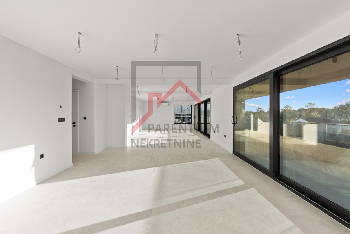 Istra, Poreč - Luksuzni penthouse v drugem nadstropju s pogledom na morje