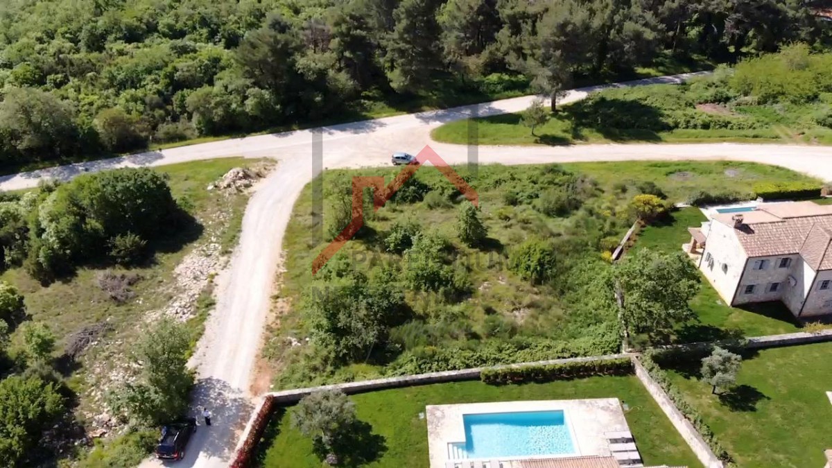 Istra, Lovreč - Ekskluzivno gradbeno zemljišče v mirni okolici z razgledom