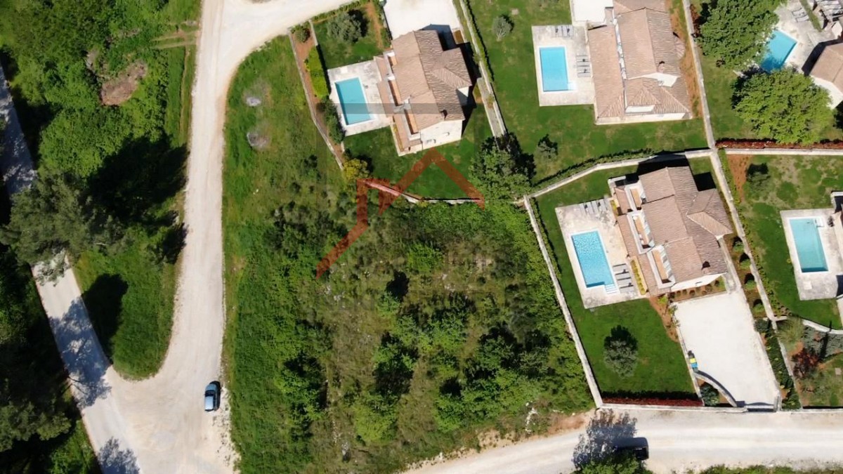 Istra, Lovreč - Ekskluzivno gradbeno zemljišče v mirni okolici z razgledom