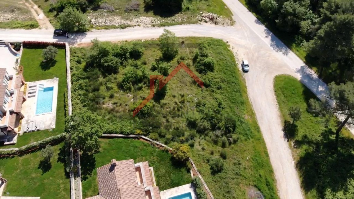 Istra, Lovreč - Ekskluzivno gradbeno zemljišče v mirni okolici z razgledom