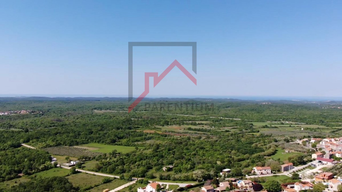 Istra, Lovreč - Ekskluzivno gradbeno zemljišče v mirni okolici z razgledom